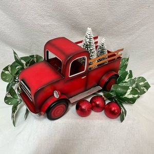 NWT Signature Select Seasons Metal truck with trees! #55